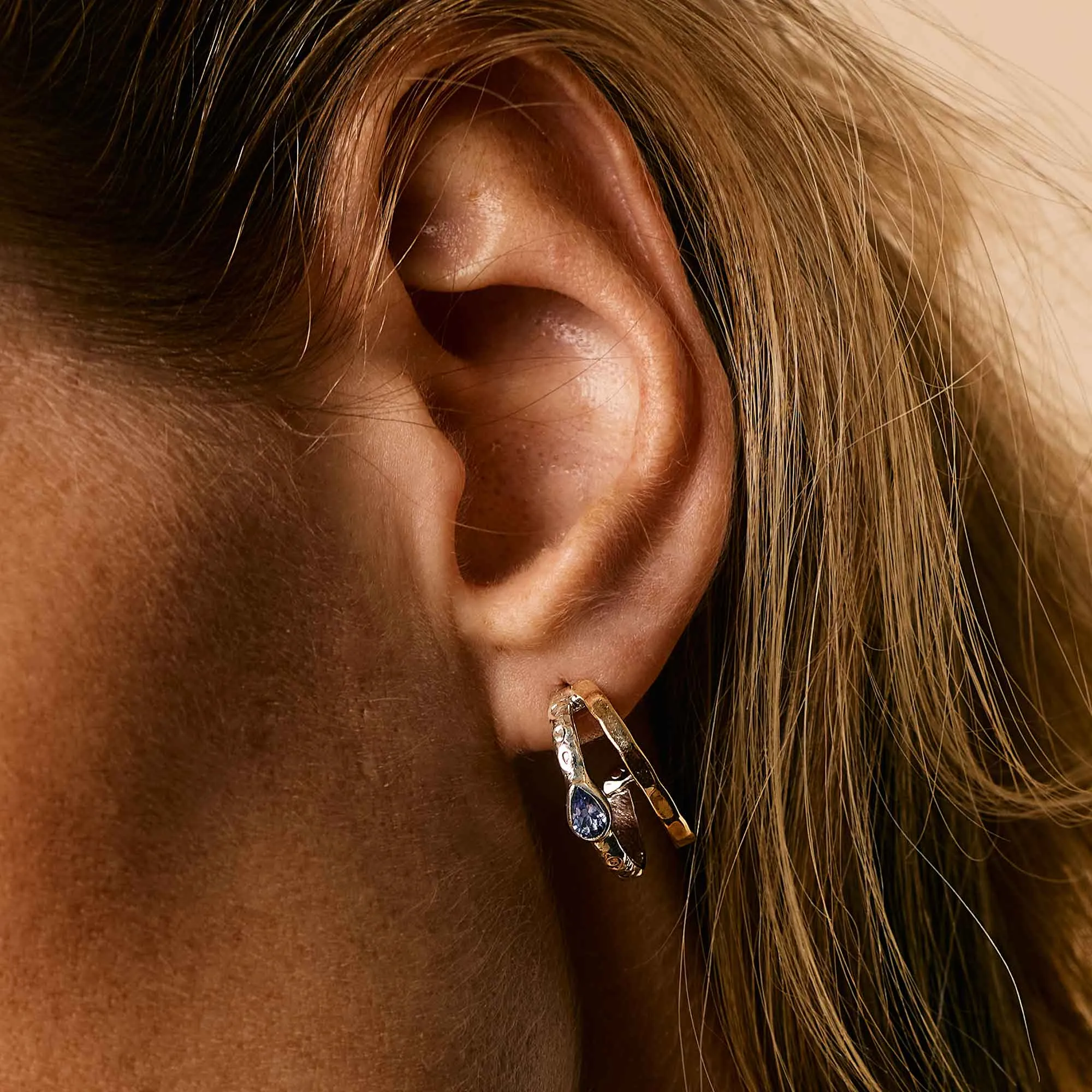 Aura Magic Hoop Earrings - Tanzanite