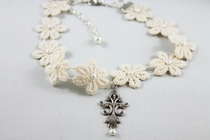 Pearl Lace Flower Choker