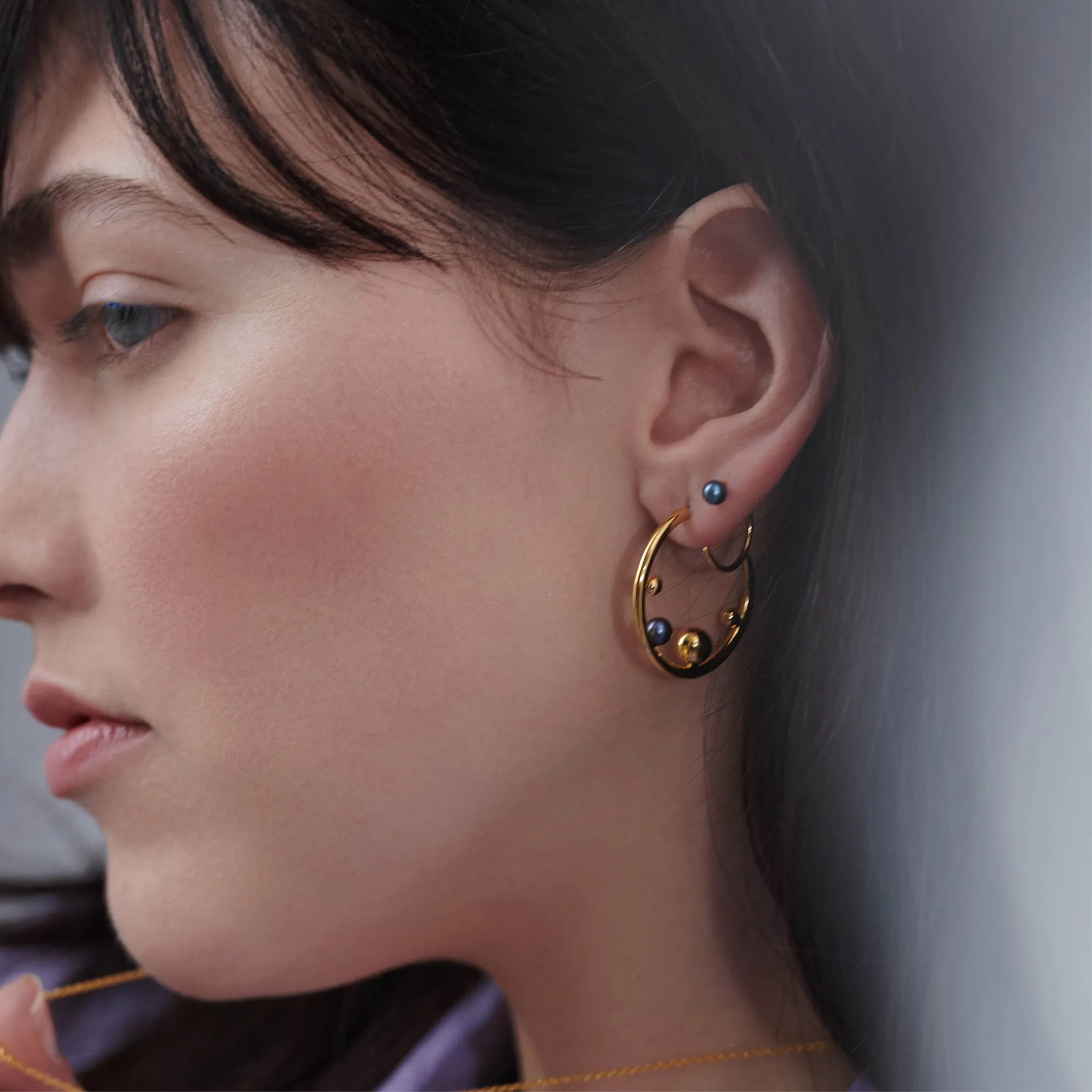 Statement Stellar Black Pearl Hoop Earrings - Gold - BPE06GP